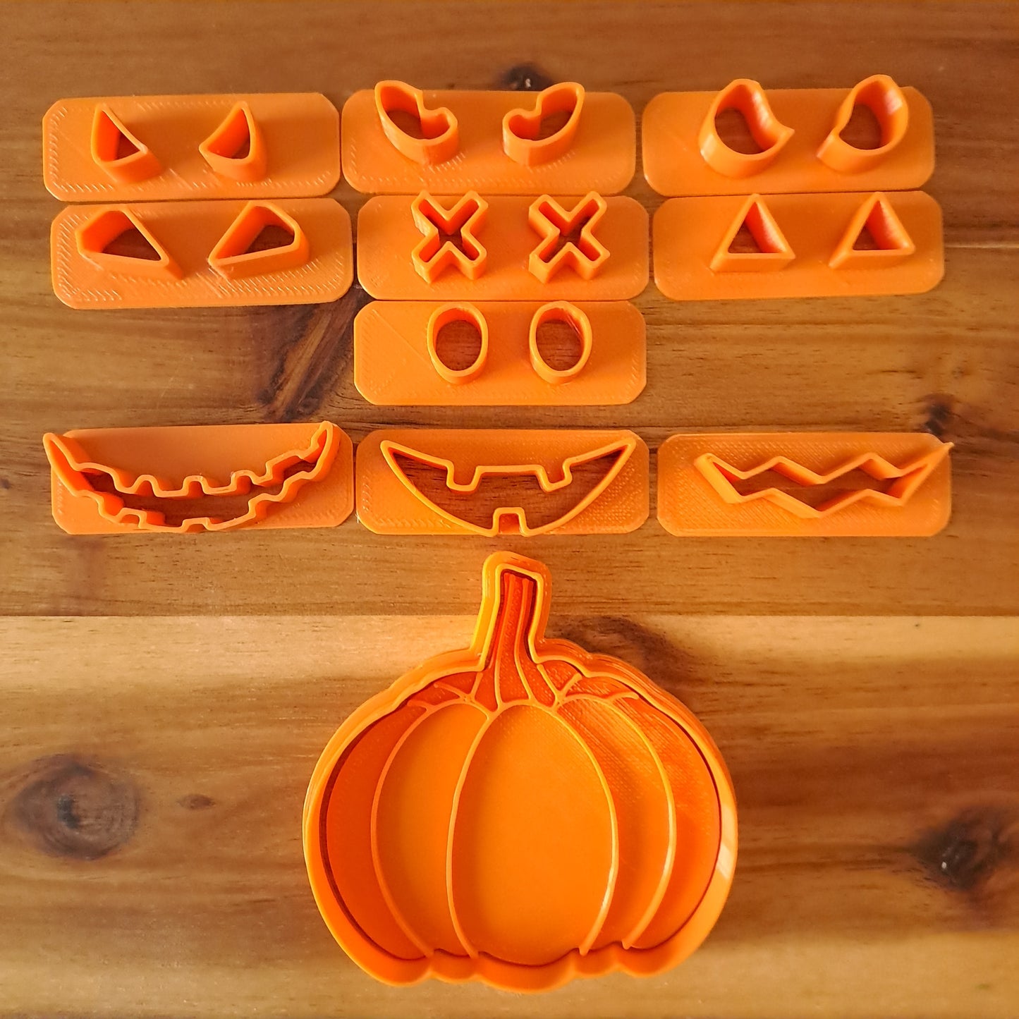 Zucca di Halloween con Facce Configurabili - Cookies cutter - Stampo per biscotti o pasta di zucchero - 7cm