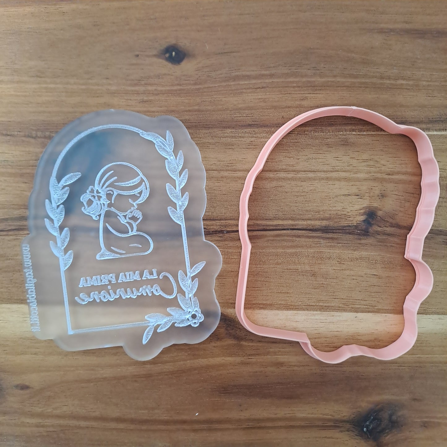 Stampo in acrilico - La mia prima comunione con bambina in preghiera - Outbosser - Cookies Cutter - Formina per biscotti o decorazioni torte