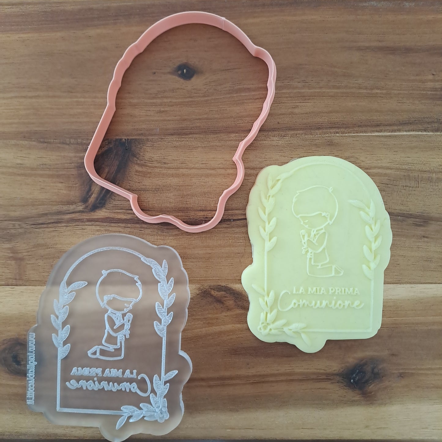 Stampo in acrilico - La mia prima comunione con bambino in preghiera - Outbosser - Cookies Cutter - Formina per biscotti o decorazioni torte