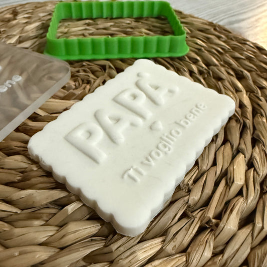 Stampo in Acrilico Outbosser "Papà ti voglio bene" - Festa del Papà - Cookies cutter - Formina / Stampo per biscotti o decorazione dolci da 8cm