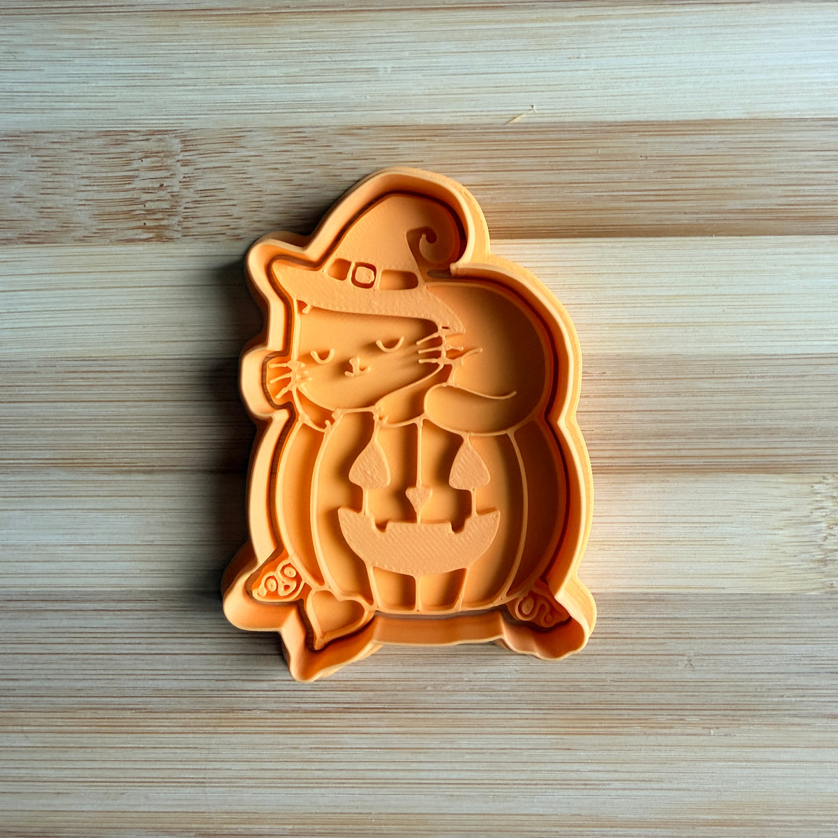 Cat sleeping on the pumpkin - Halloween - Cookie cutter - Mold - Sugar paste mould