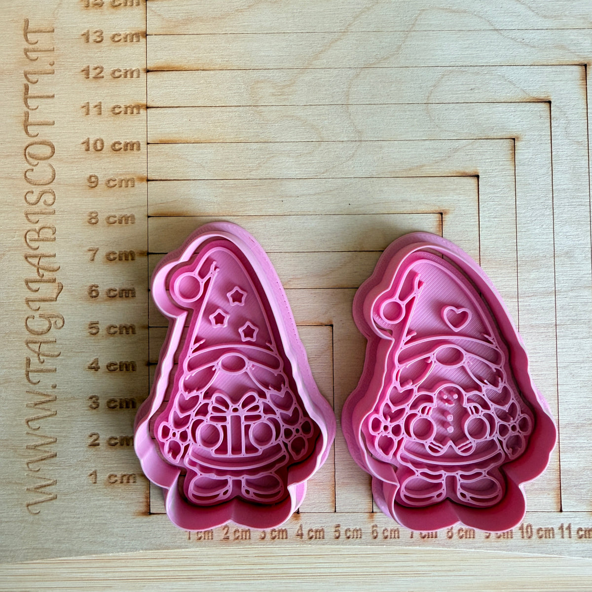 Set 4 Tagliabiscotti Gnomi di natale versione femminile – Stampi Natalizi con Dettagli