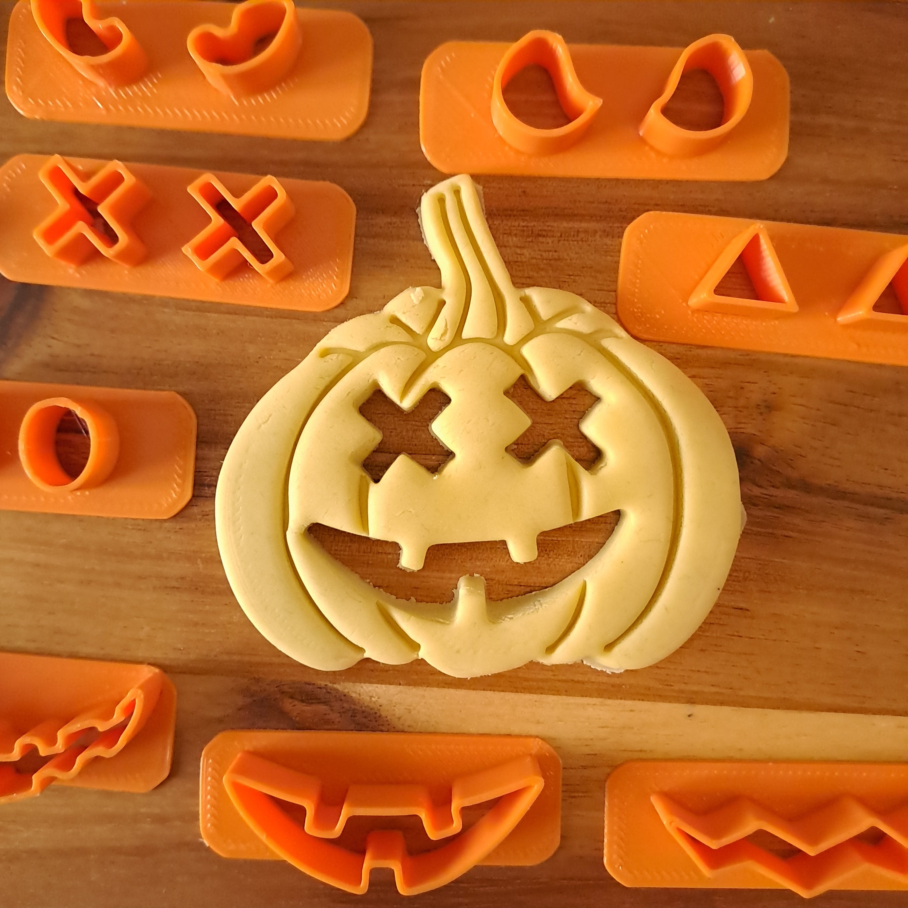 Set Di 13 Tagliabiscotti Di Halloween In Acciaio Inox – Forme Di Zucca, Occhi E Bocca – Per Biscotti, Fondente E Pasta Di Zucchero – Creativi E Riutilizzabili