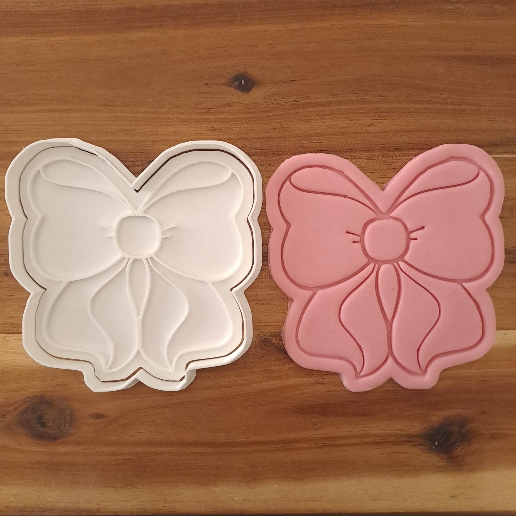 Arcobaleno con nuvolette Mod.1 - Tagliabiscotti - Cookies cutter per biscotti compleanno, battesimo, gender reveal - stampo per biscotti in pasta di zucchero. Dim. 8cm Arcobaleno con nuvolette Mod.1 - Tagliabiscotti - Cookies cutter per biscotti compleanno, battesimo, gender reveal - stampo per biscotti in pasta di zucchero. Dim. 8cm