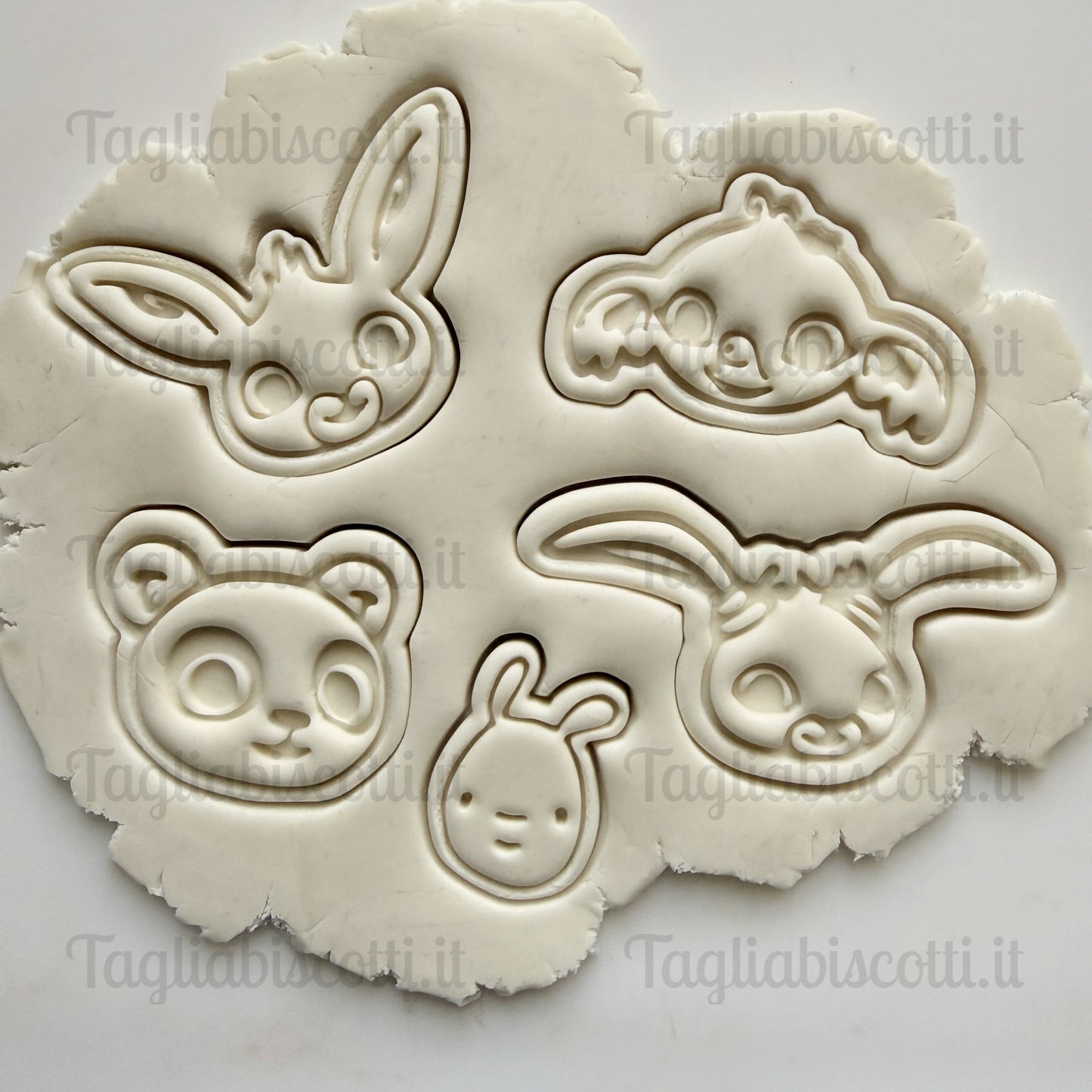 Tagliabiscotti Bin g Personaggi solo viso misura piccola (da 3 a 5cm), per cupcake o creamtart