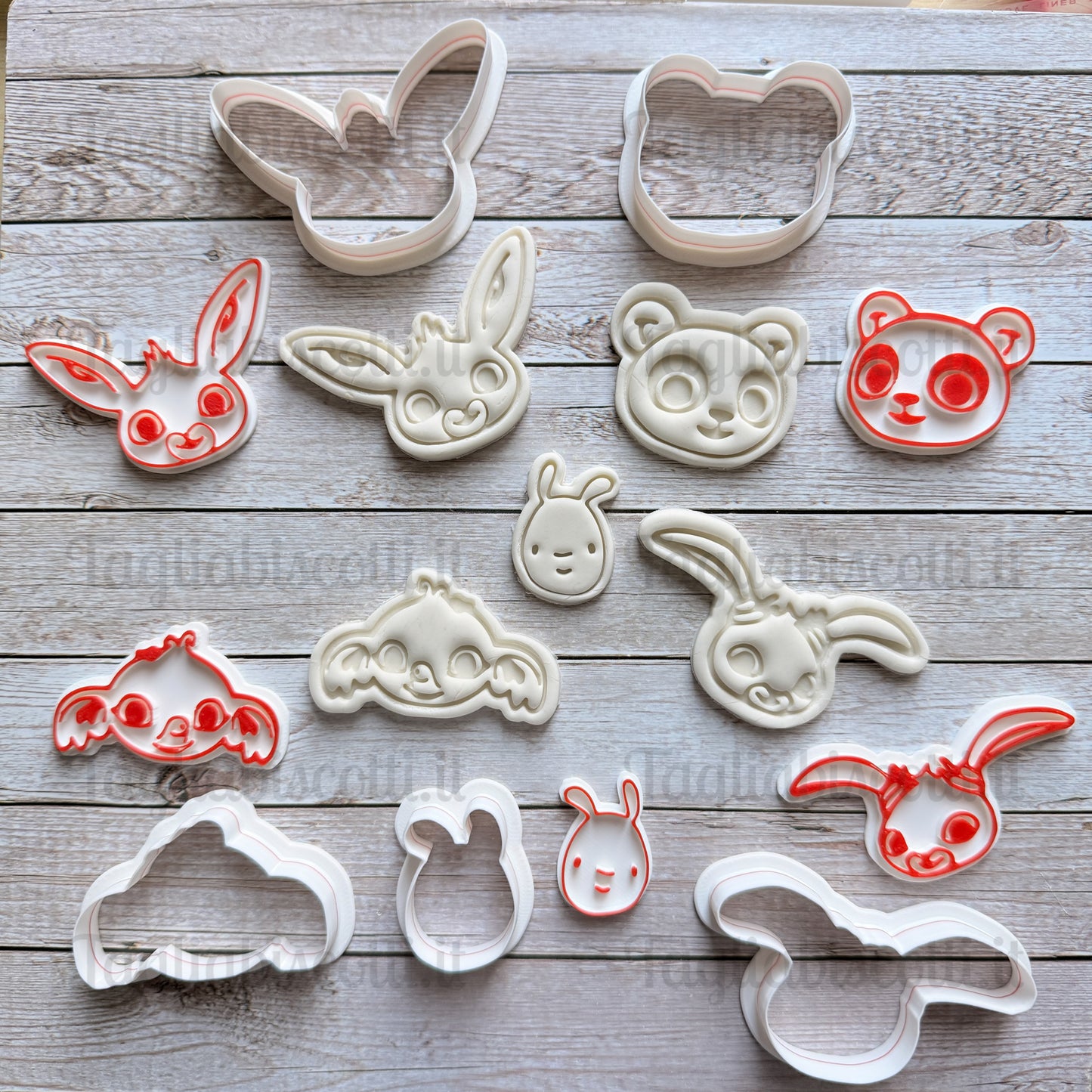 Tagliabiscotti Bin g Personaggi solo viso misura piccola (da 3 a 5cm), per cupcake o creamtart