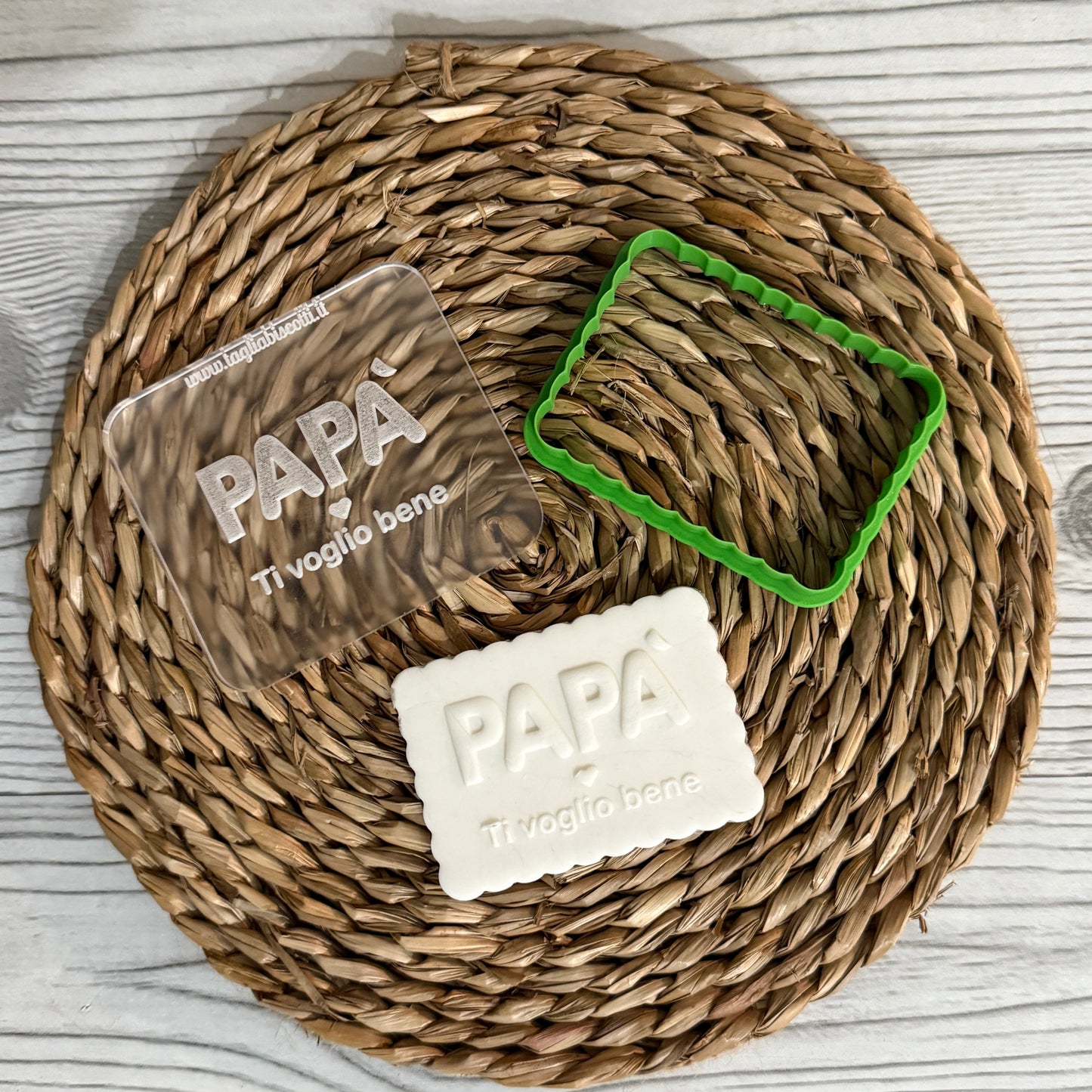 Stampo in Acrilico Outbosser "Papà ti voglio bene" - Festa del Papà - Cookies cutter - Formina / Stampo per biscotti o decorazione dolci da 8cm