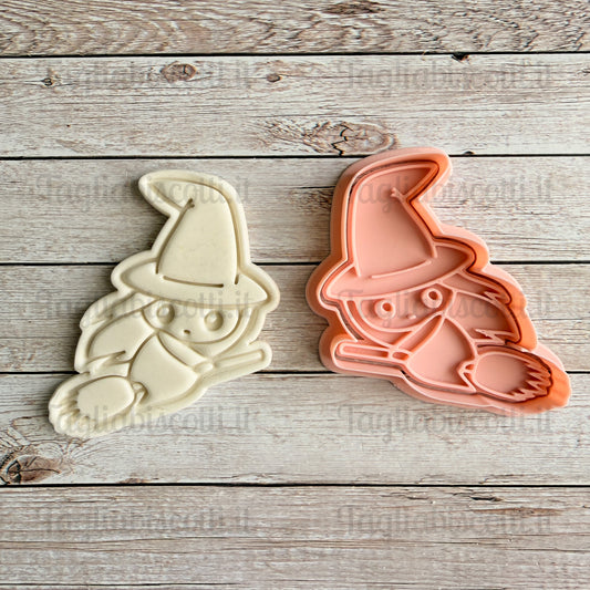 Tagliabiscotti Stregha con scopa - Halloween  - Cookies cutter - Formina - Stampo per biscotti o decorazioni in pasta di zucchero per cake design