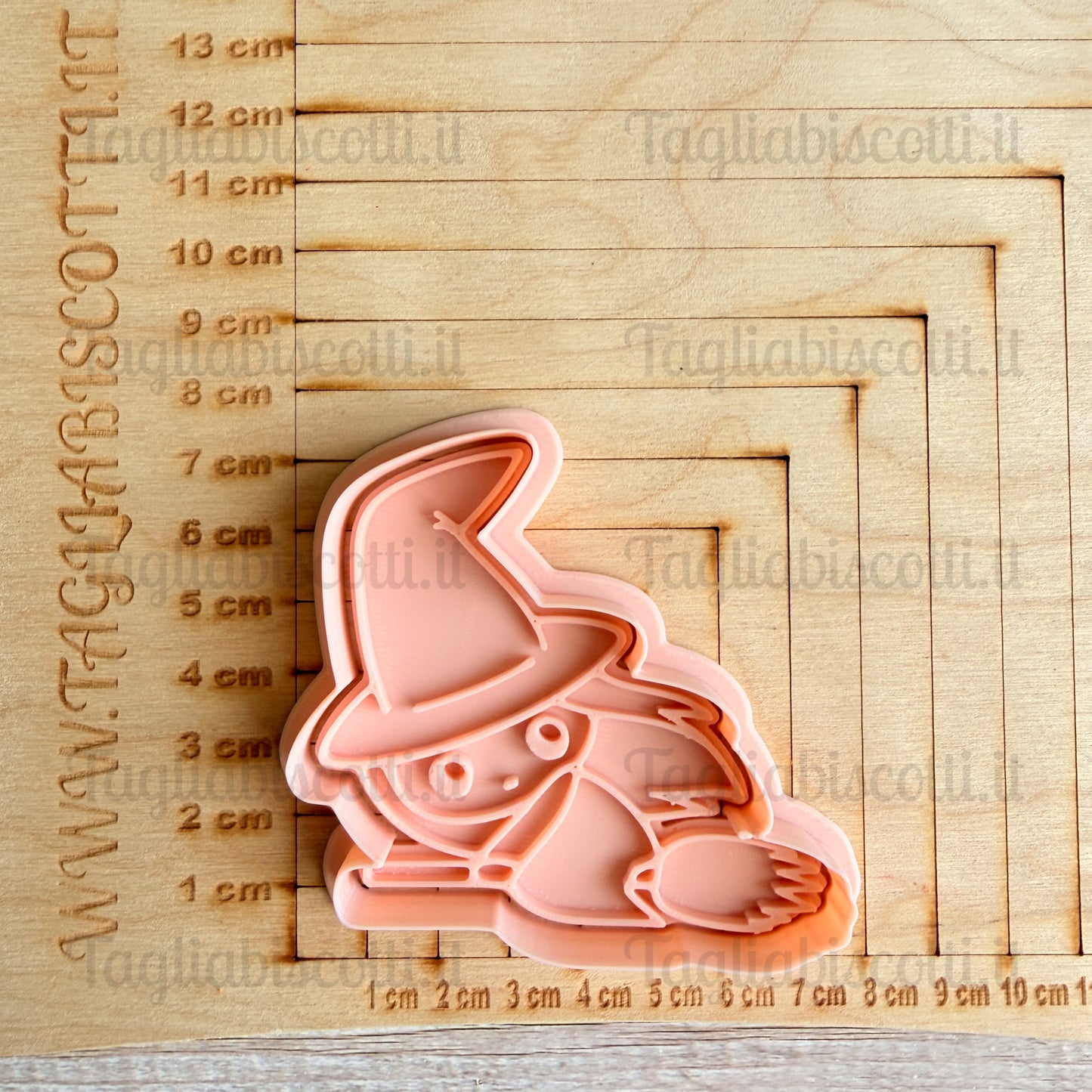 Tagliabiscotti Stregha con scopa - Halloween  - Cookies cutter - Formina - Stampo per biscotti o decorazioni in pasta di zucchero per cake design
